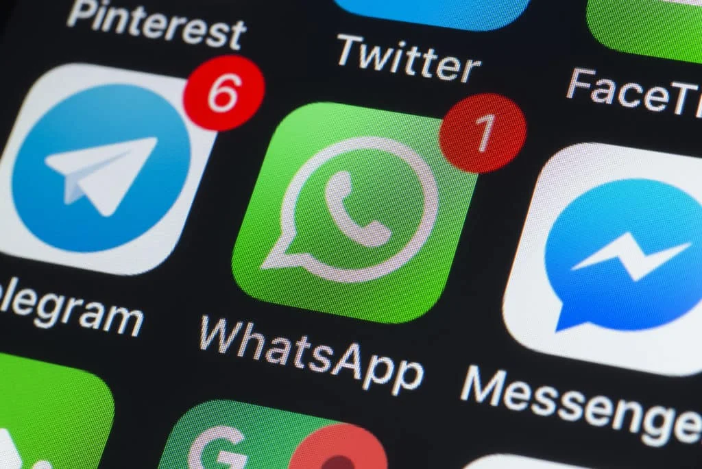 Chat aps for effective email commuication
